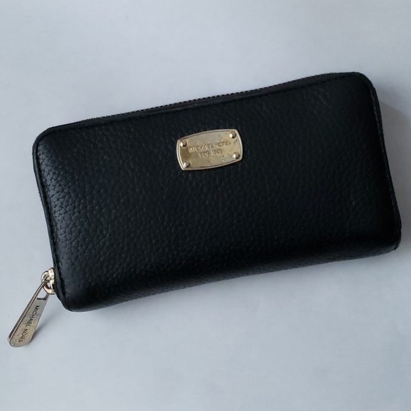 Michael Kors Wallet - Picture 1 of 6